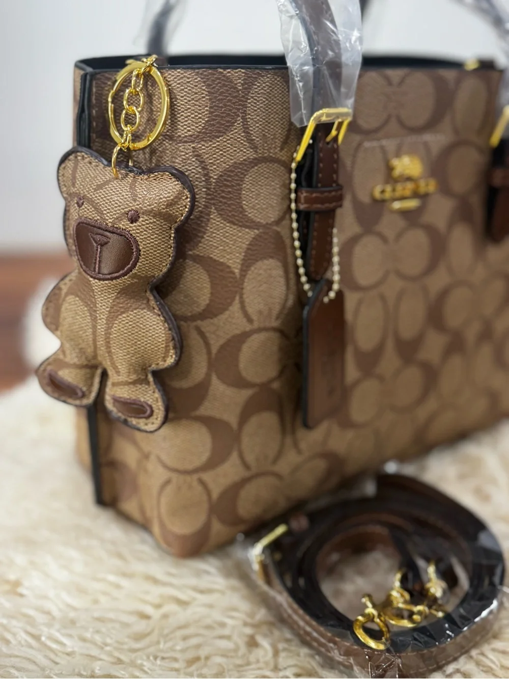 Brown vegan leather Tote Bag with Teddy Charm - Picture 2 of 8